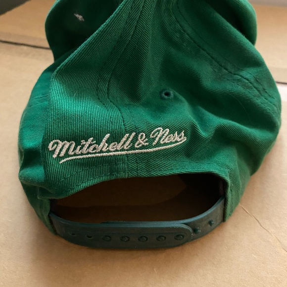 Mitchell and Ness SnapBack Eagles hat - Picture 2 of 4